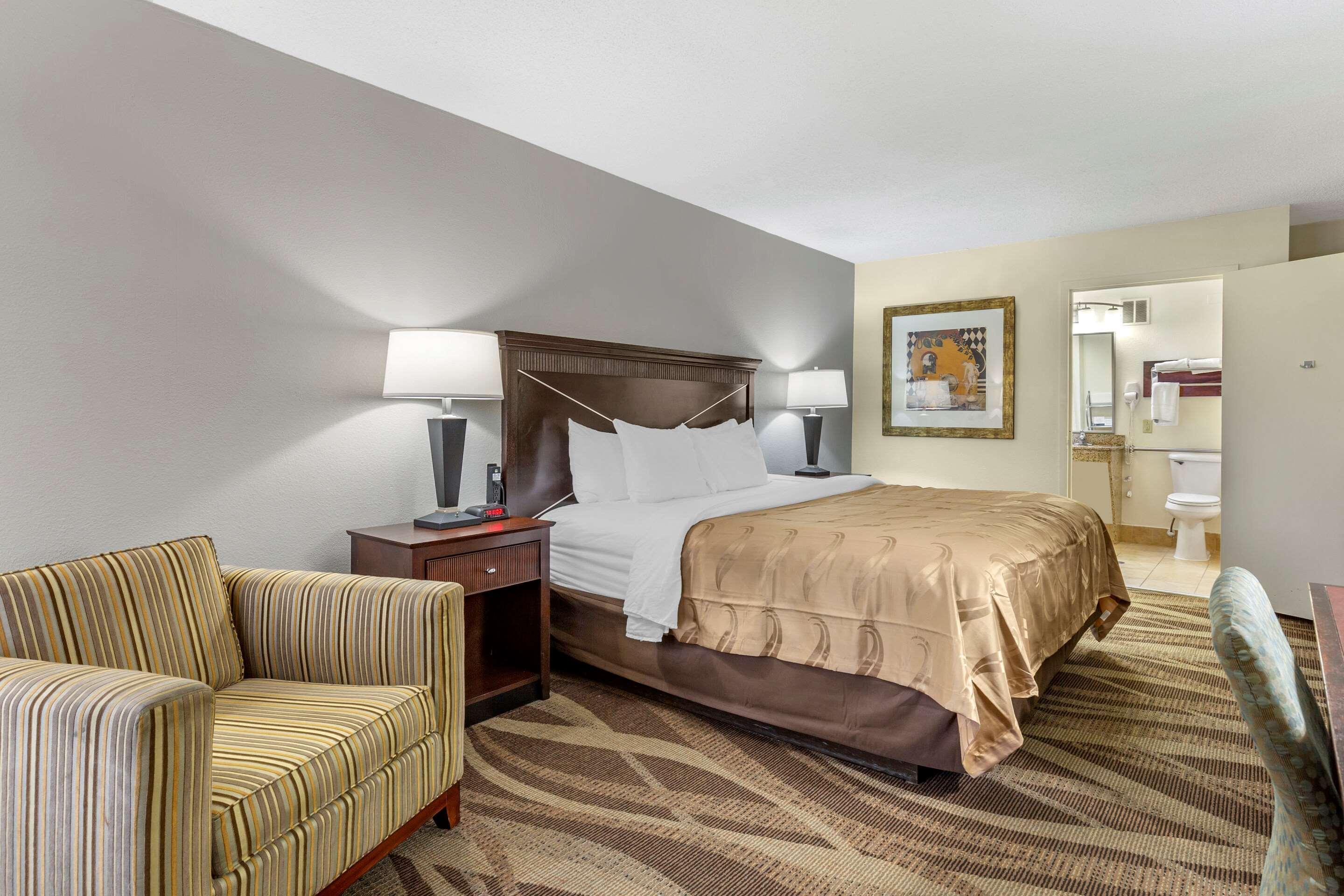 Quality Inn Windsor Mill Eksteriør bilde