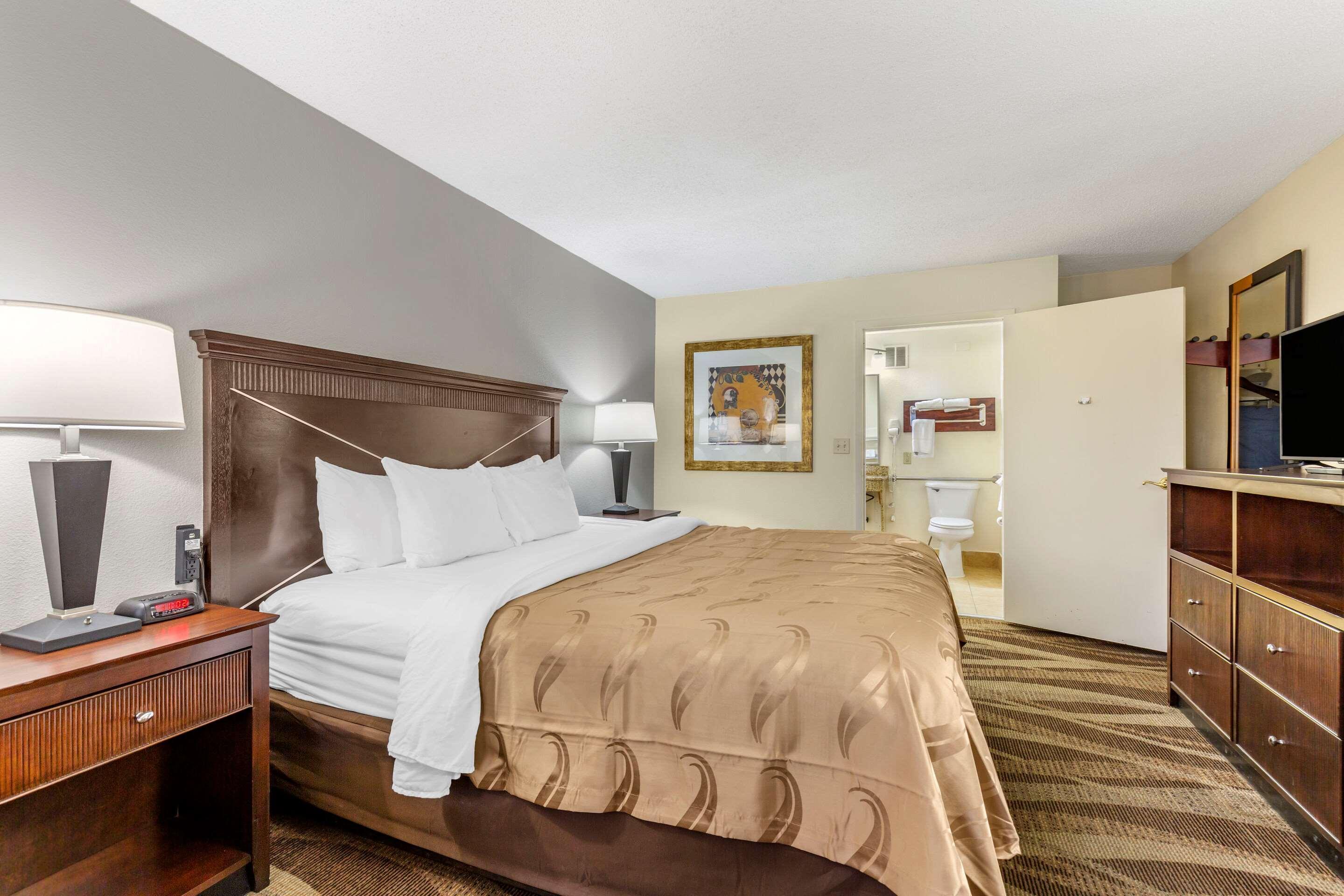 Quality Inn Windsor Mill Eksteriør bilde