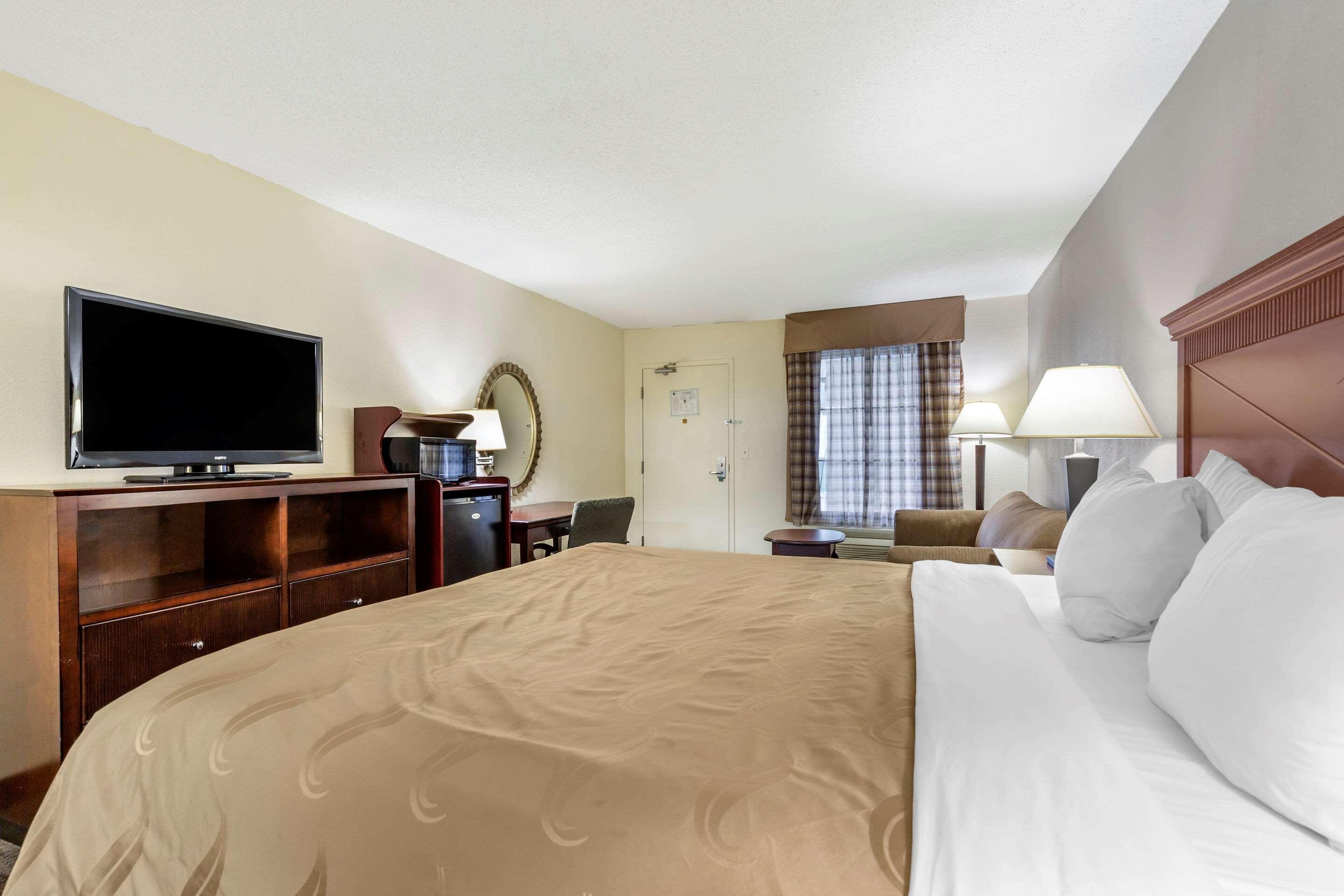 Quality Inn Windsor Mill Eksteriør bilde