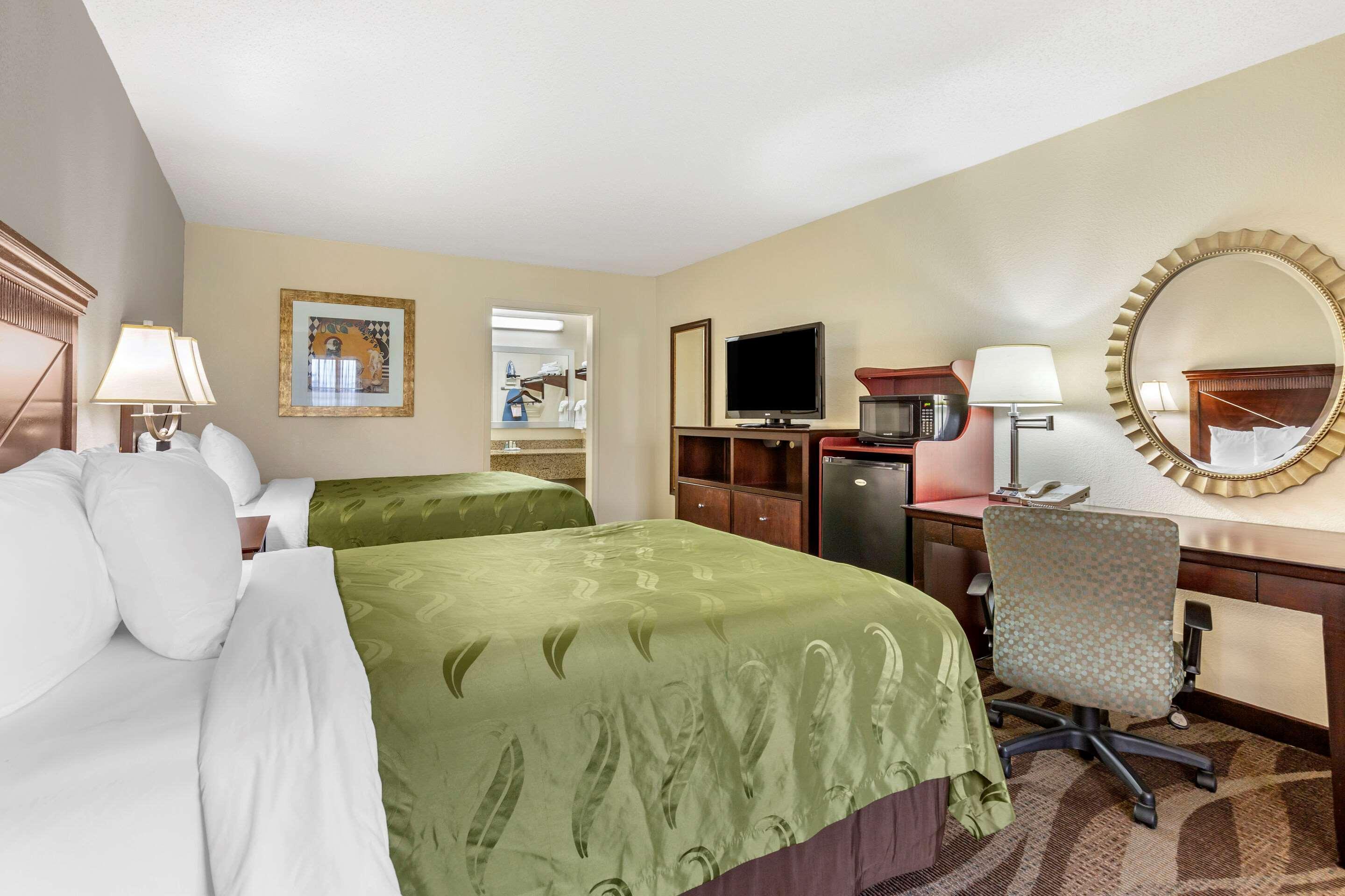 Quality Inn Windsor Mill Eksteriør bilde