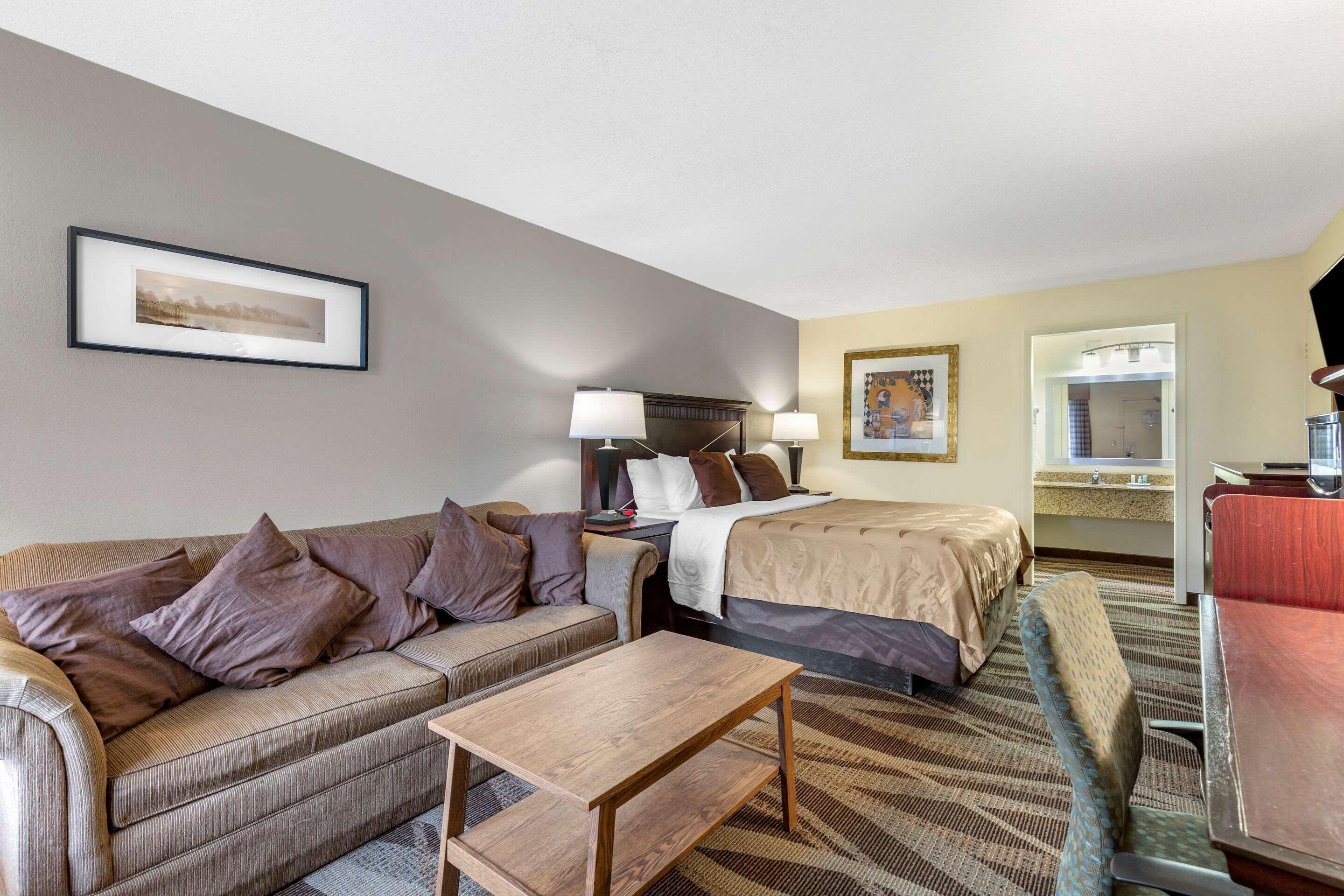Quality Inn Windsor Mill Eksteriør bilde