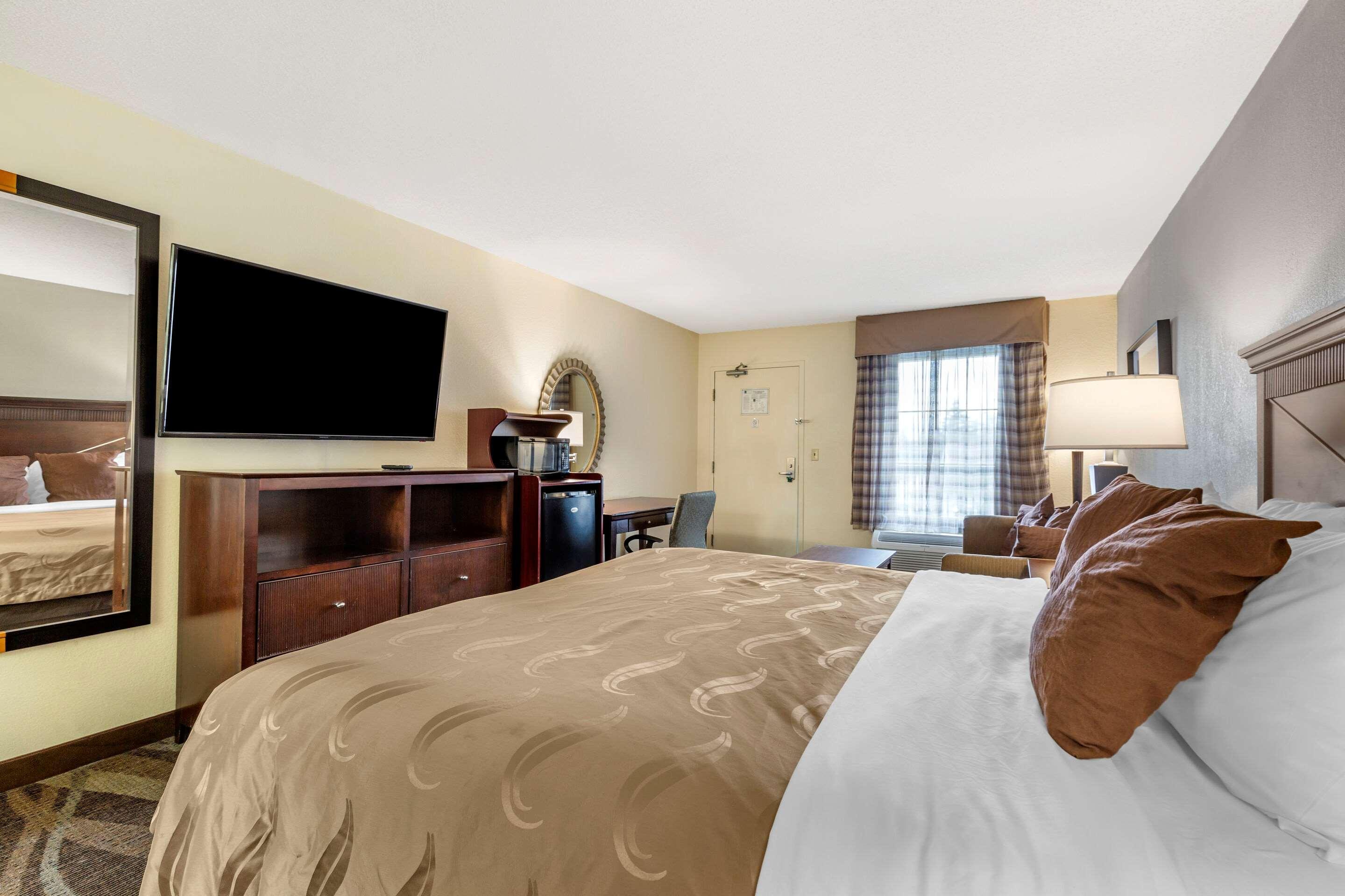 Quality Inn Windsor Mill Eksteriør bilde