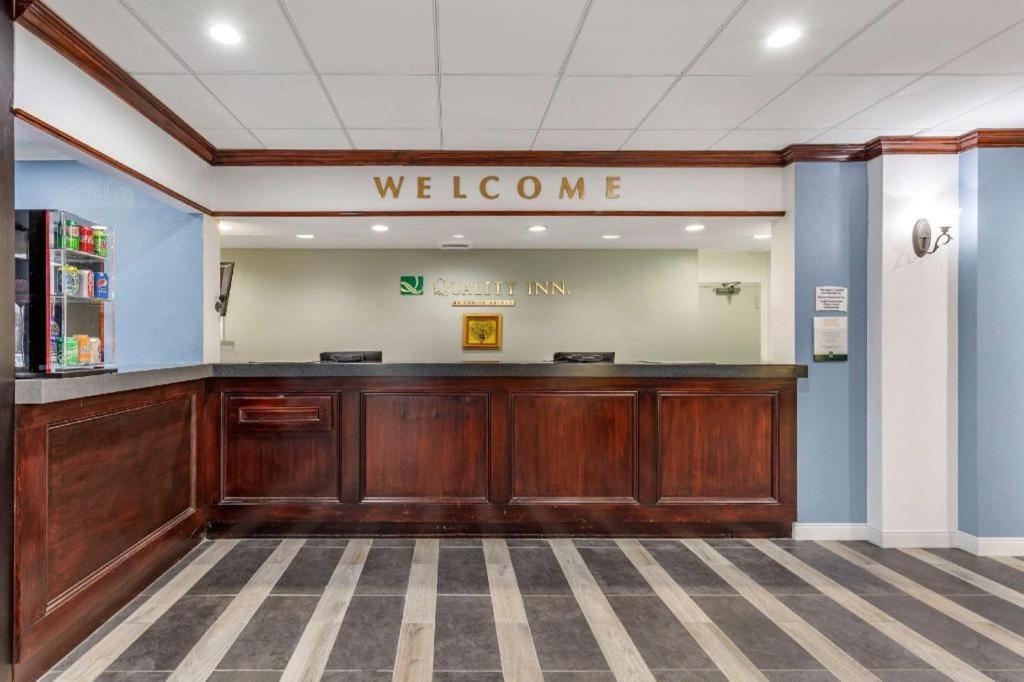 Quality Inn Windsor Mill Eksteriør bilde