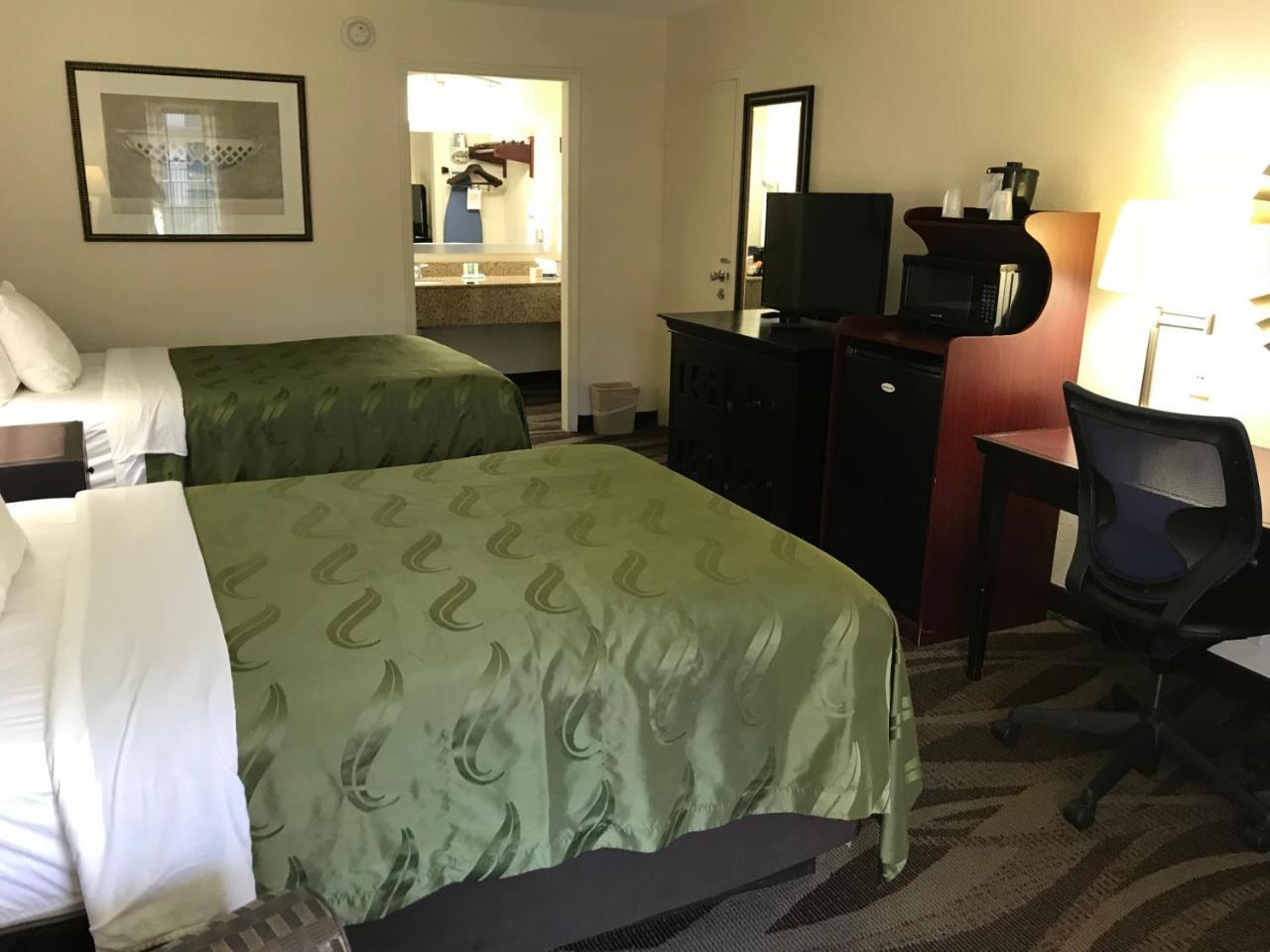 Quality Inn Windsor Mill Eksteriør bilde